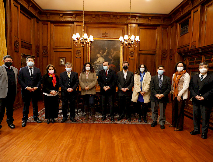 Personas que integran el Consejo directivo del Instituto de Éticas Aplicadas con el rector Ignacio Sánchez.