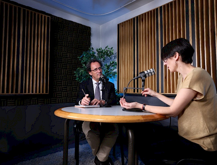 Rector Juan Carlos de la Llera junto a Macarena Rojas