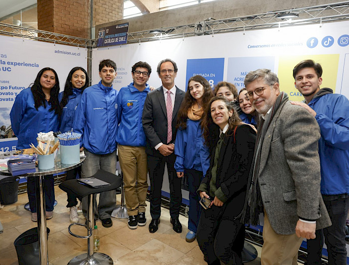 El rector Juan Carlos de la Llera junto a embajadores UC