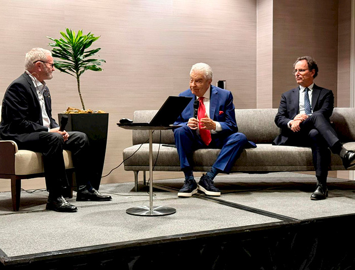 Rector Juan Carlos de la Llera junto a Mario Kreutzberger