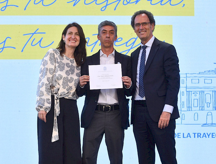 Rector Juan Carlos de la Llera, María Fernanda Vicuña y César Dellepiane
