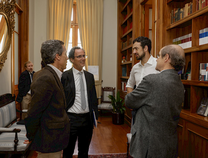 Rector Juan Carlos de la Llera junto a alcaldes