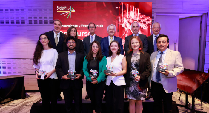 El rector Juan Carlos de la Llera junto a autoridades y ganadores