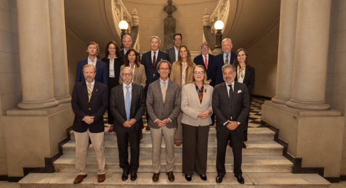 Juan Carlos de la Llera junto a miembros de Friends UC