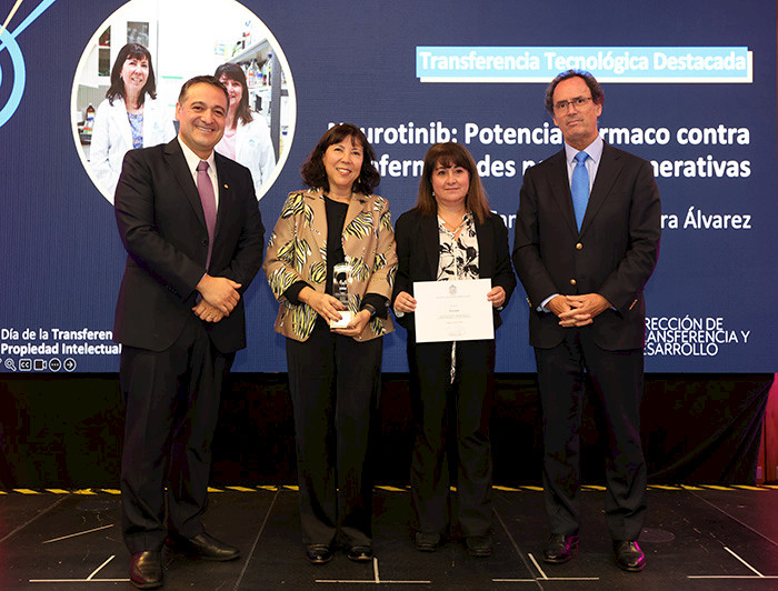 Silvana Zanlungo, Alejandra Álvarez, rector Juan Carlos de la Llera y Álvaro Ossa